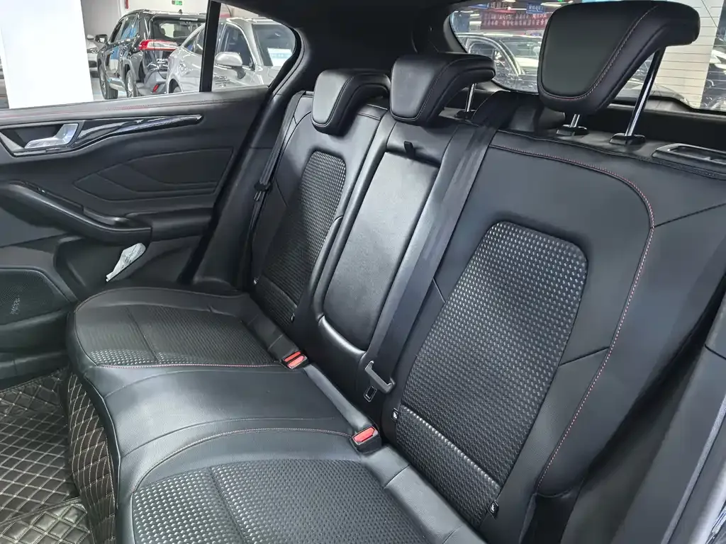 Ford Focus 2021 из CN, фото 5