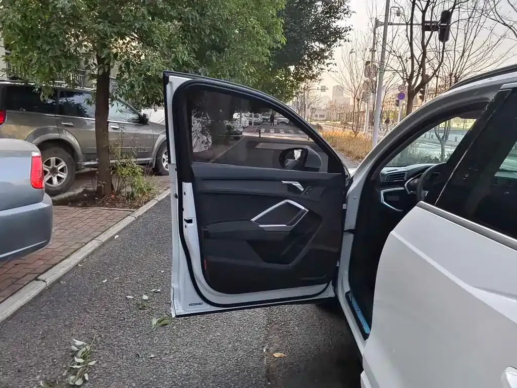 Audi Q3 2023 из CN, фото 2