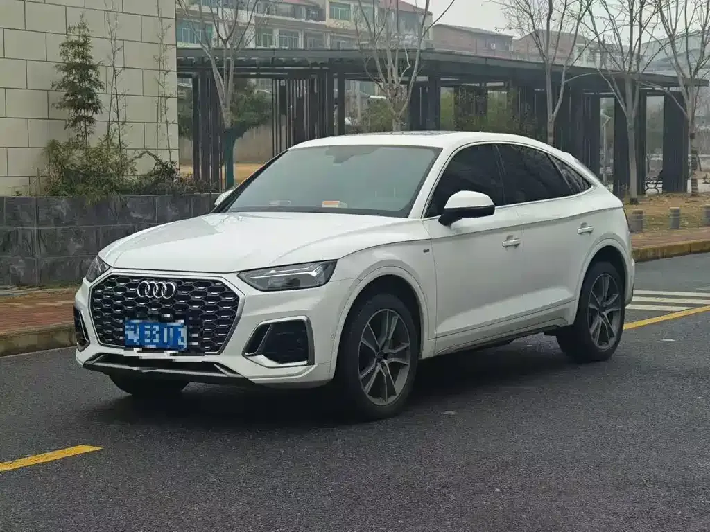 Audi Q5L Sportback 2022 из CN, фото 1
