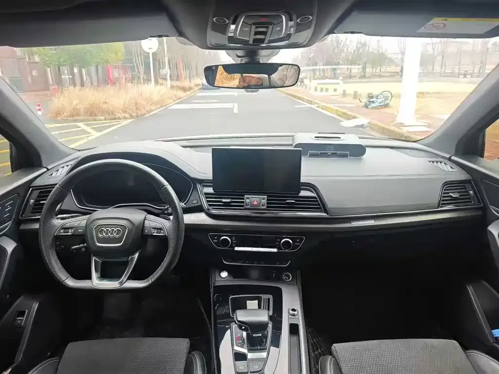 Audi Q5L Sportback 2022 из CN, фото 2
