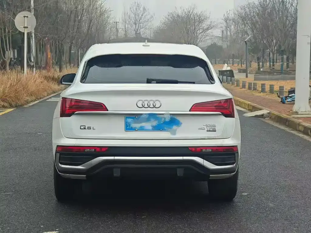Audi Q5L Sportback 2022 из CN, фото 3