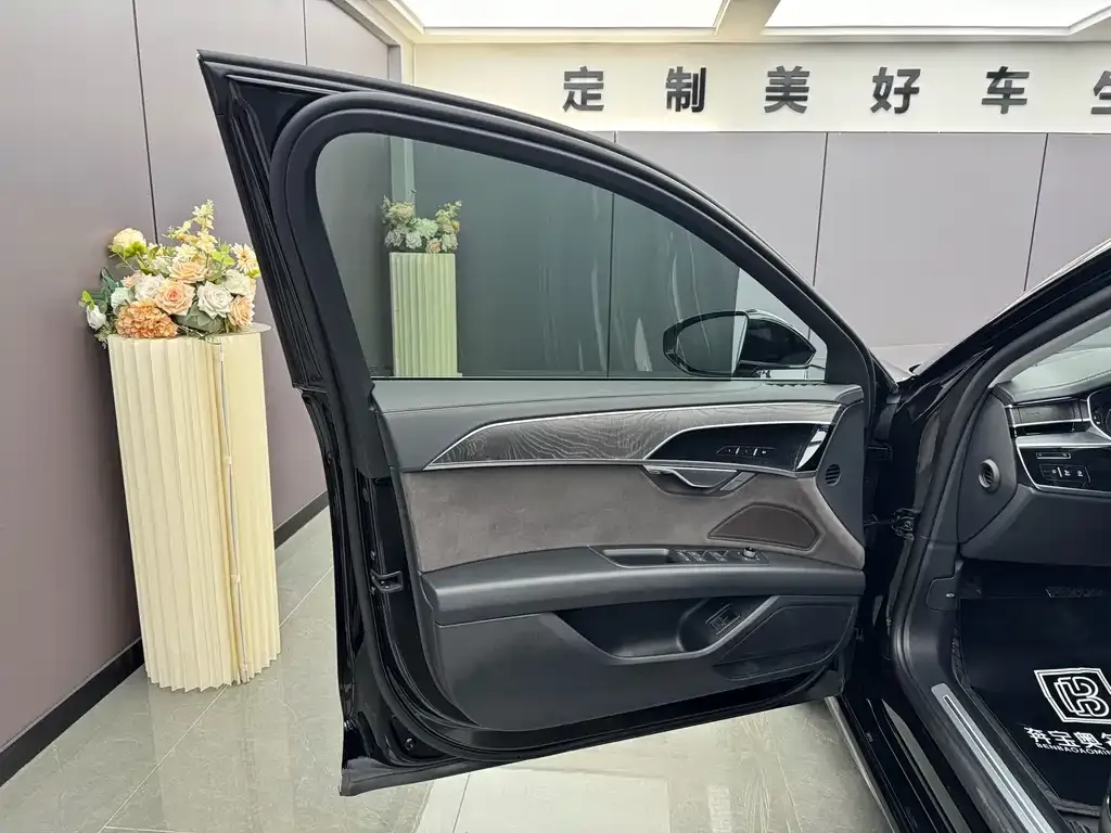 Audi A8 2023 из CN, фото 5