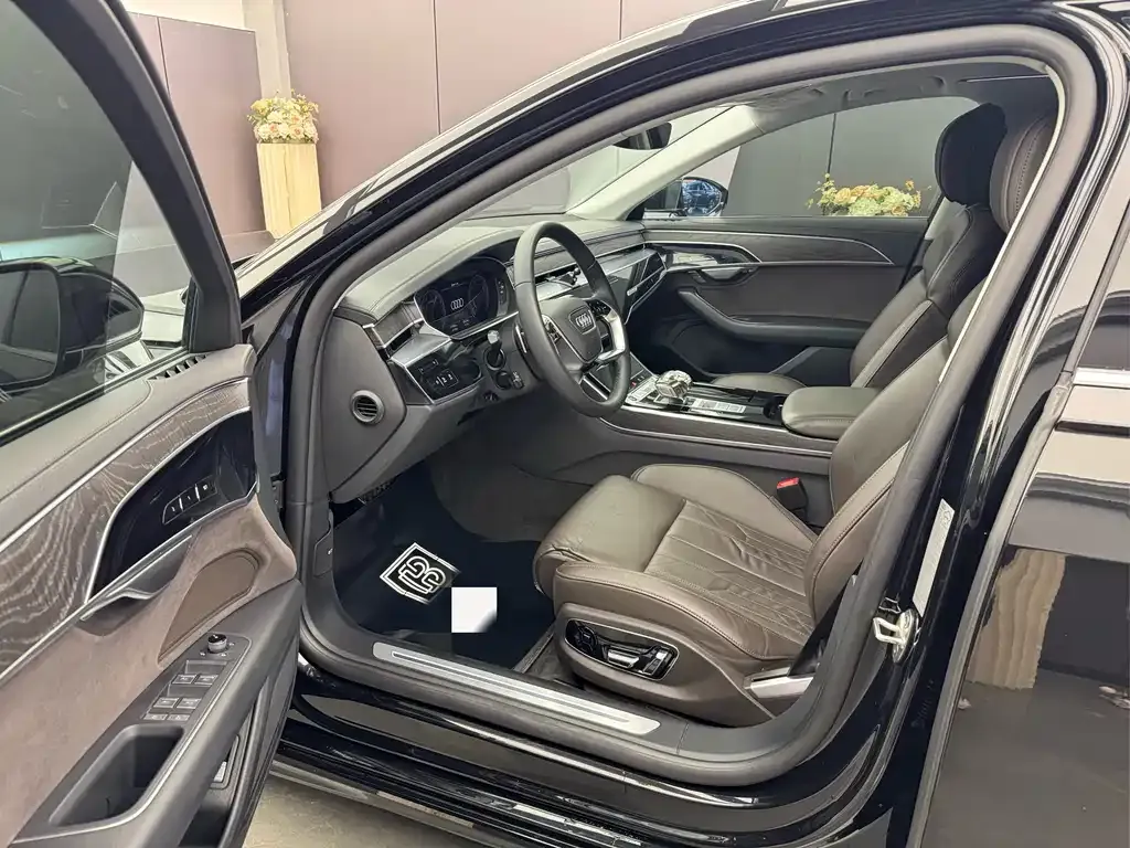 Audi A8 2023 из CN, фото 8