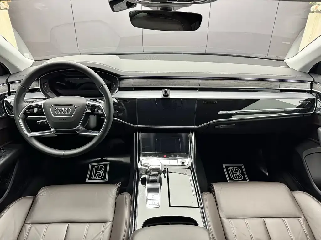 Audi A8 2023 из CN, фото 2