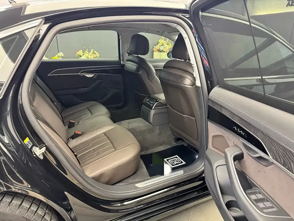 Audi A8 2023 из CN, фото 6