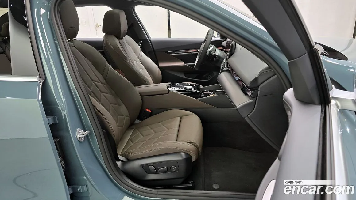 BMW 5-Series 2025 из KR, фото 9