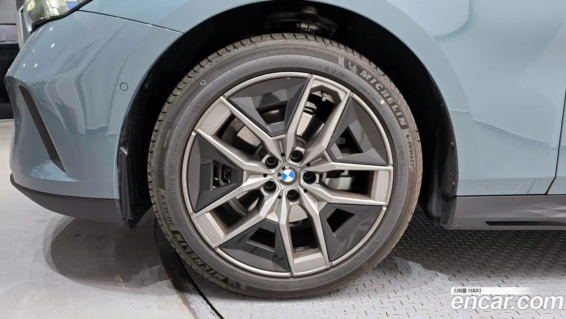 BMW 5-Series 2025 из KR, фото 5