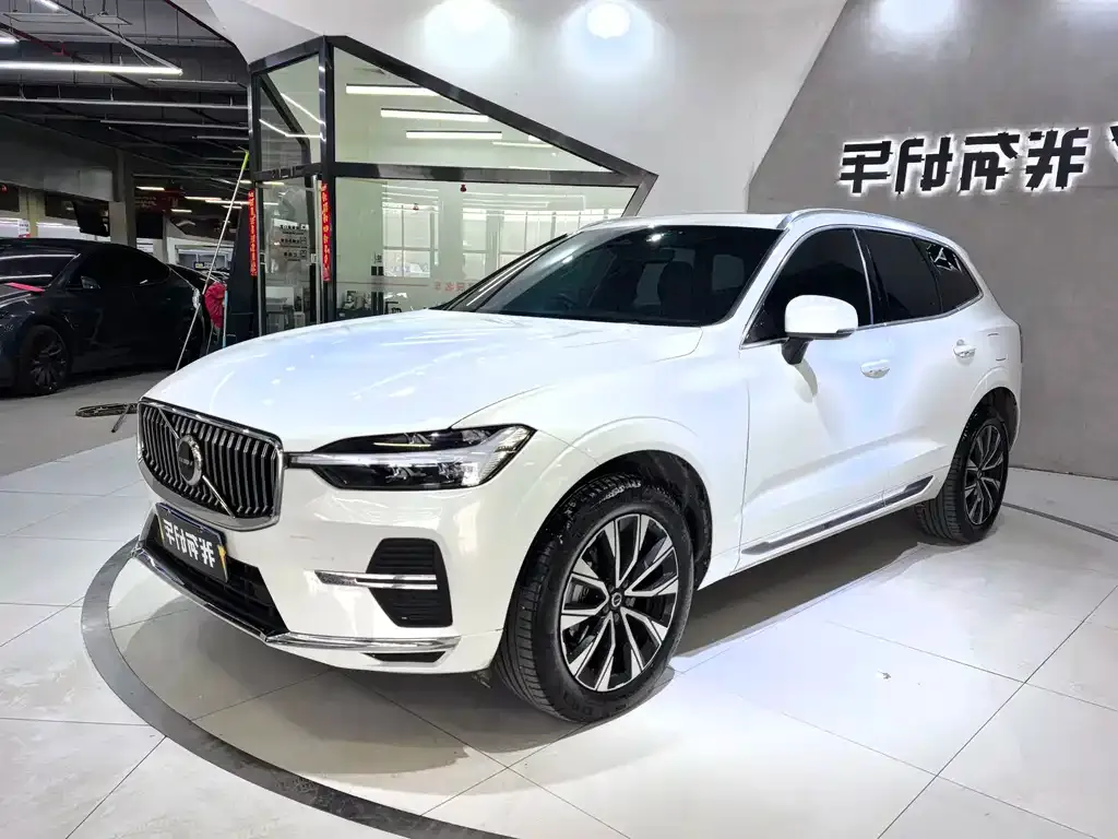 Volvo XC60 2023 из CN, фото 1