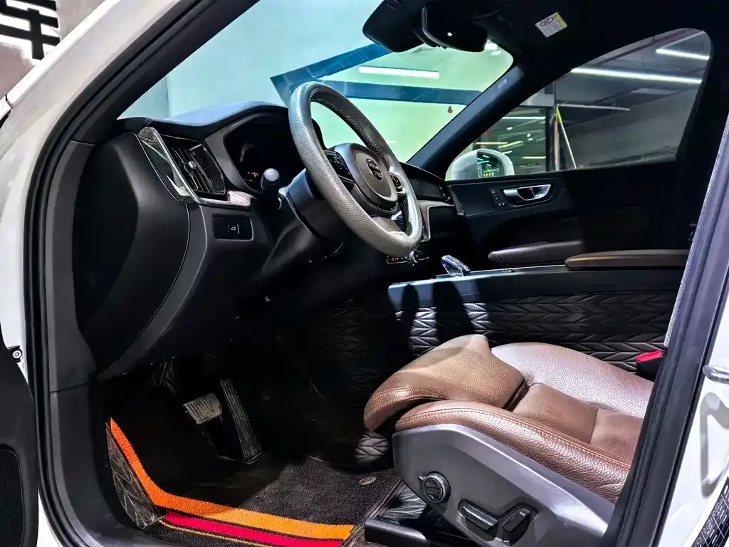 Volvo XC60 2023 из CN, фото 10