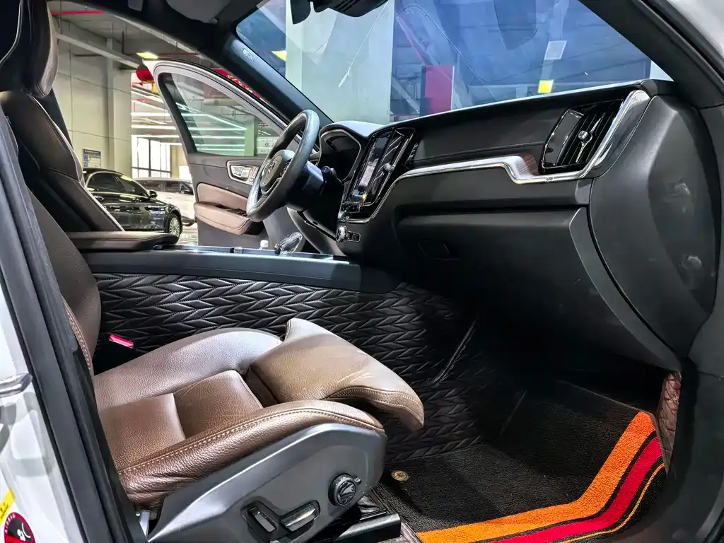 Volvo XC60 2023 из CN, фото 7
