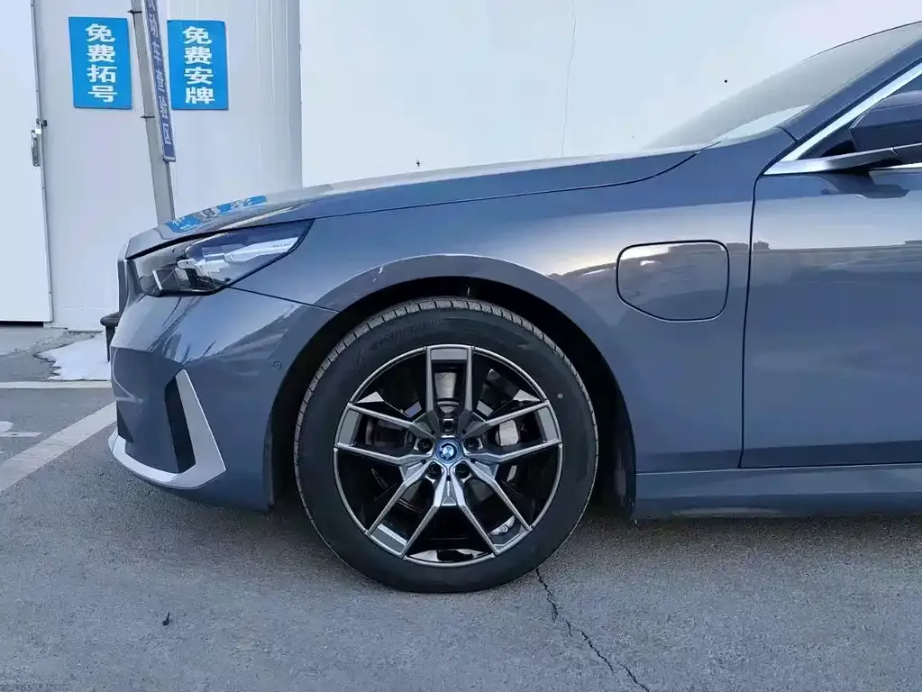 BMW i5 2025 из CN, фото 2