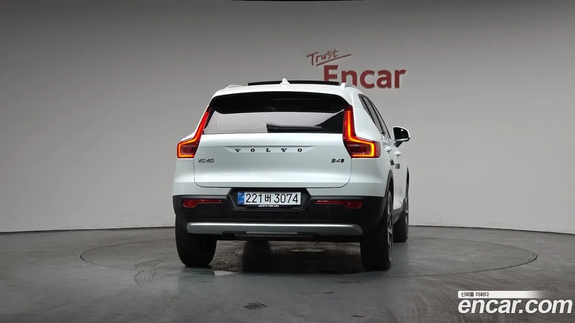 Volvo XC40 — фото 3