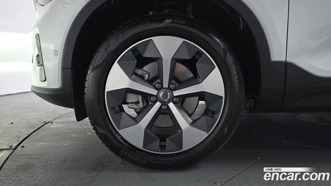 Volvo XC40 — фото 4
