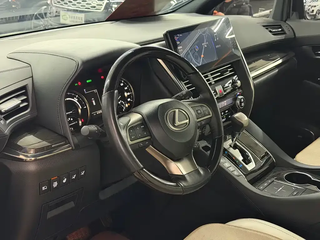Lexus LM 2023 из CN, фото 3