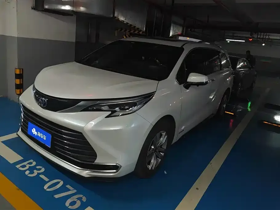 Toyota Sienna 2022 из CN, фото 1