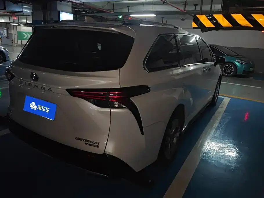 Toyota Sienna 2022 из CN, фото 4