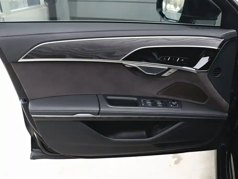 Audi A8 2024 из CN, фото 2