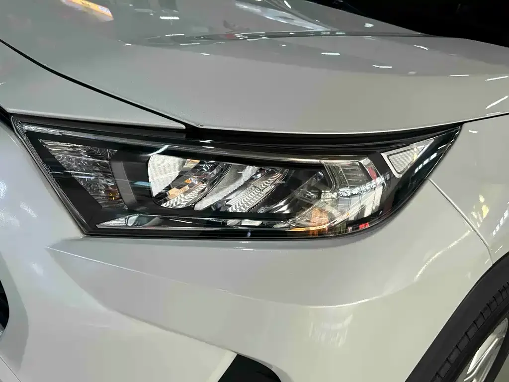 Toyota RAV4 — фото 6