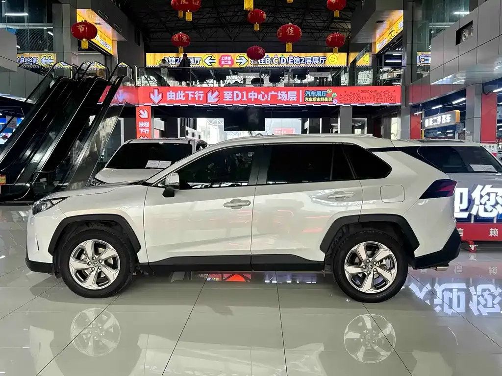 Toyota RAV4 — фото 9