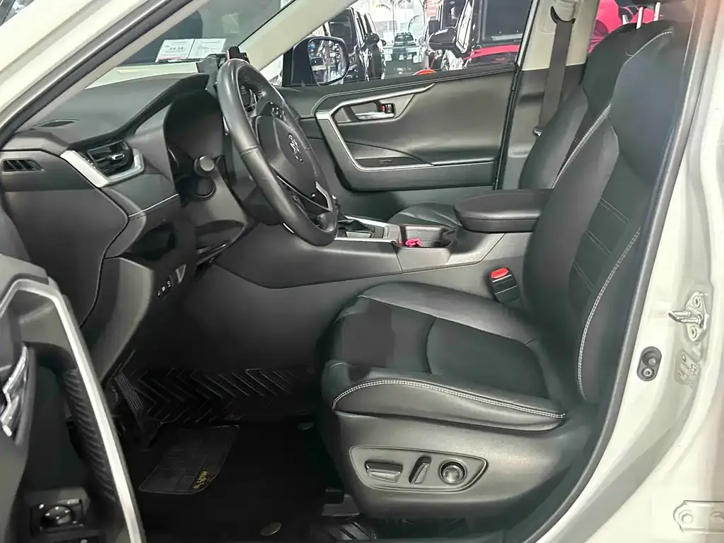 Toyota RAV4 — фото 10