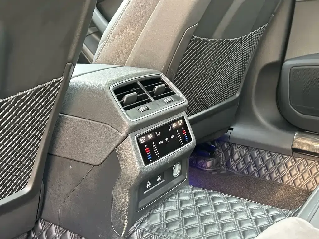 Audi A6L 2024 из CN, фото 10