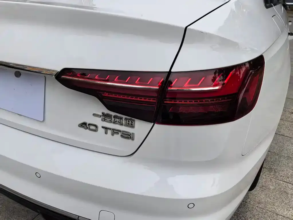 Audi A4L 2022 из CN, фото 2
