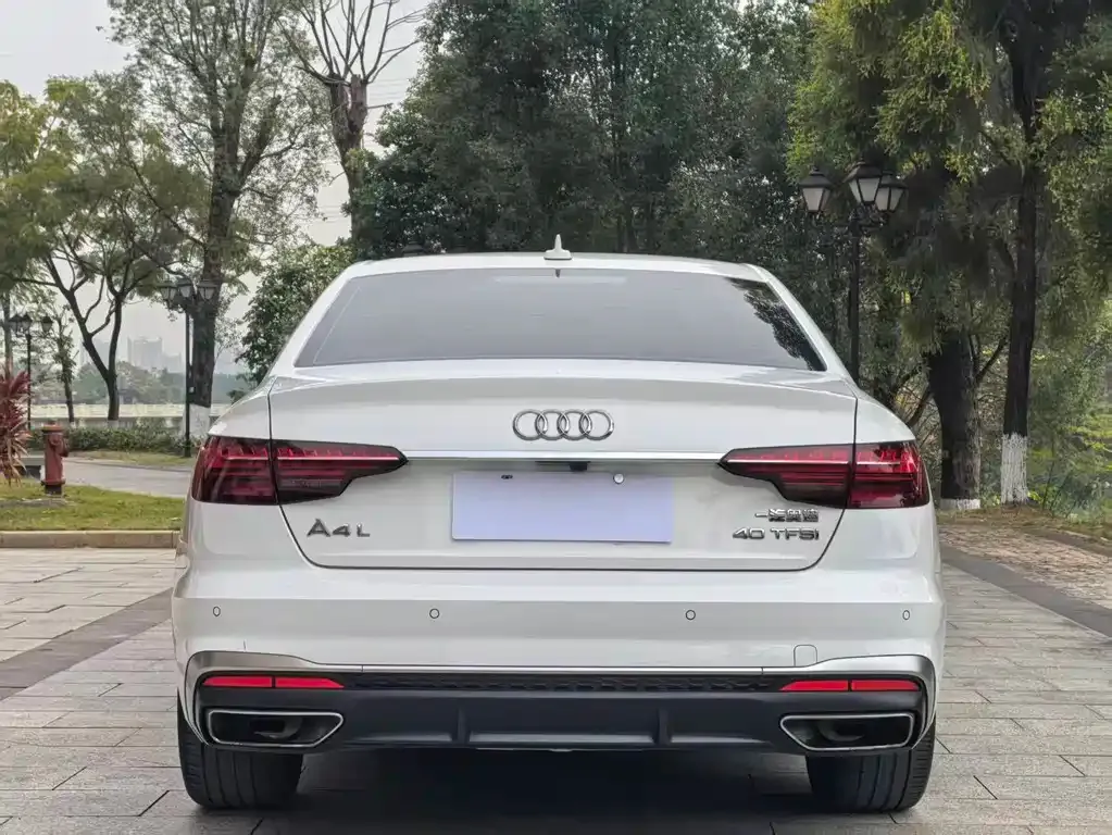Audi A4L 2022 из CN, фото 8