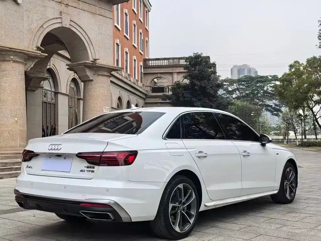 Audi A4L 2022 из CN, фото 7