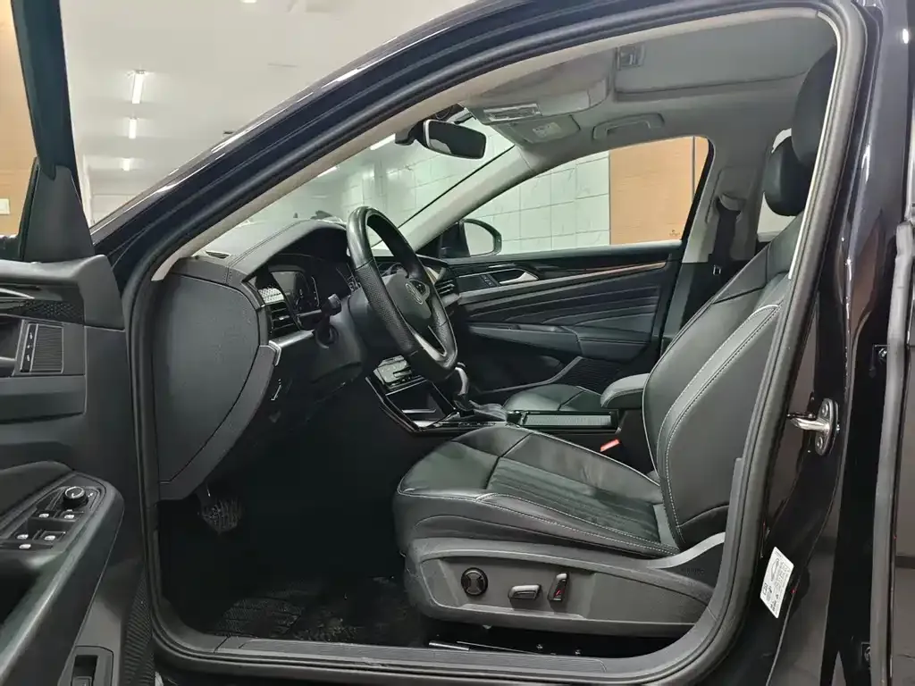 Volkswagen Passat 2021 из CN, фото 8