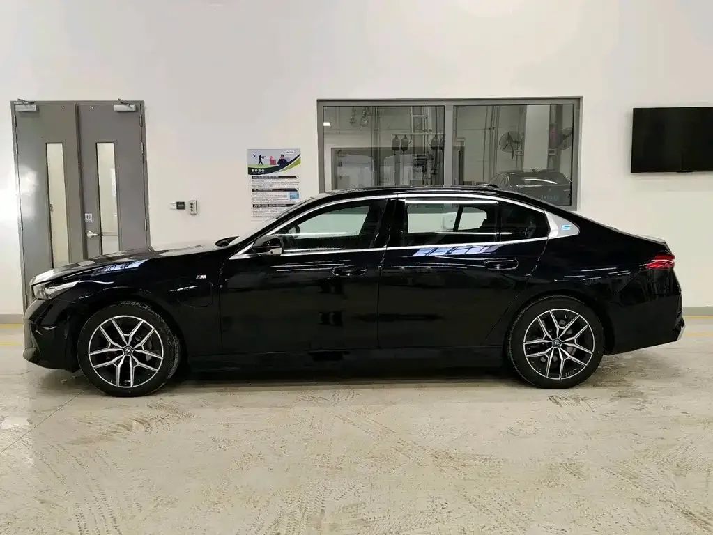 BMW i5 2025 из CN, фото 4