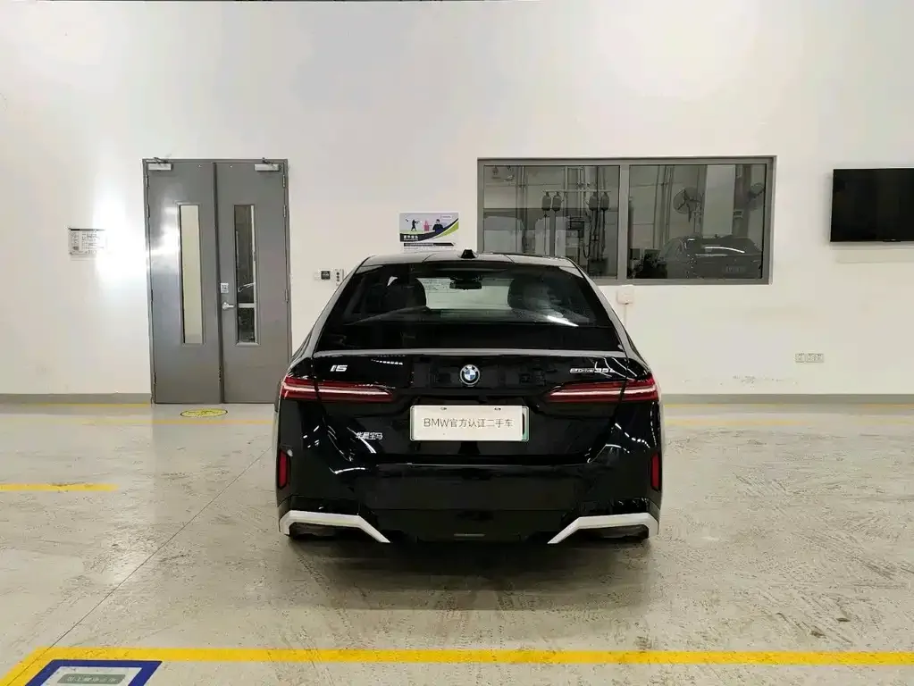 BMW i5 2025 из CN, фото 2
