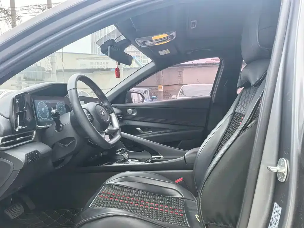 Hyundai Elantra 2023 из CN, фото 3