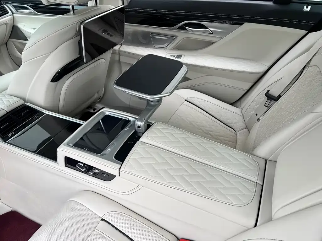 BMW 7 Series 2023 из CN, фото 8