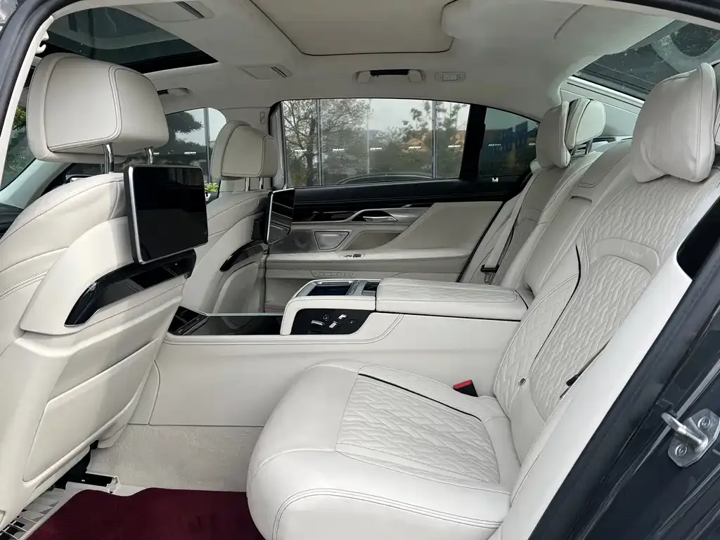 BMW 7 Series 2023 из CN, фото 5