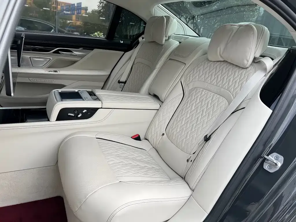 BMW 7 Series 2023 из CN, фото 3