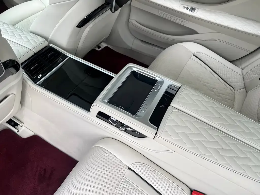 BMW 7 Series 2023 из CN, фото 9
