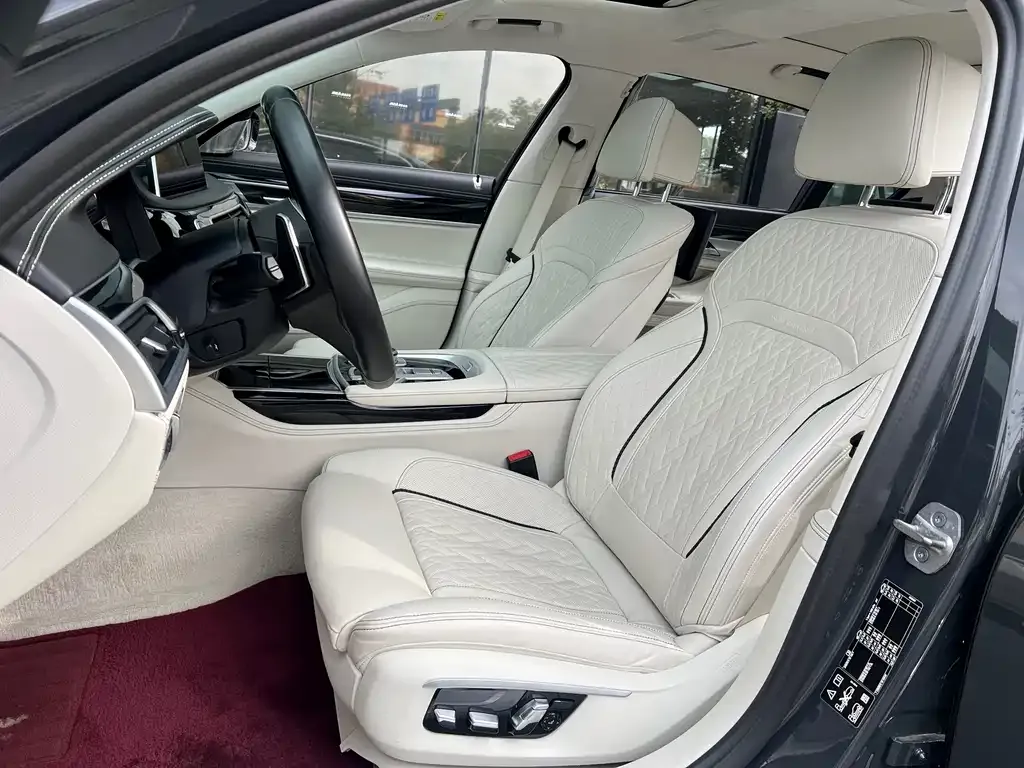 BMW 7 Series 2023 из CN, фото 7