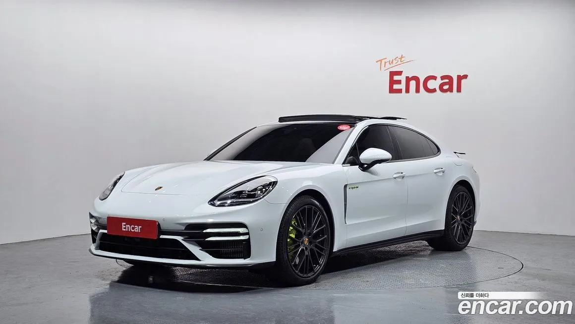 Porsche Panamera — фото 1
