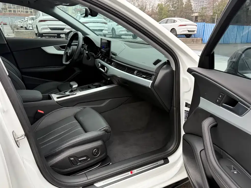 Audi A4L 2023 из CN, фото 9