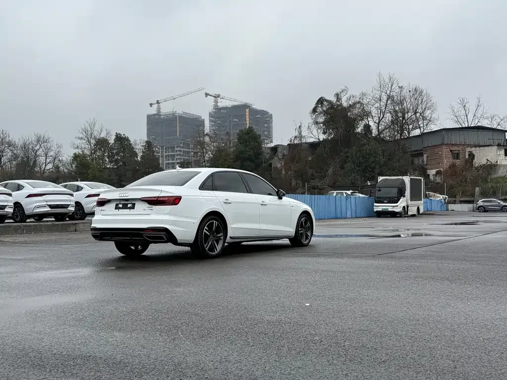 Audi A4L 2023 из CN, фото 3