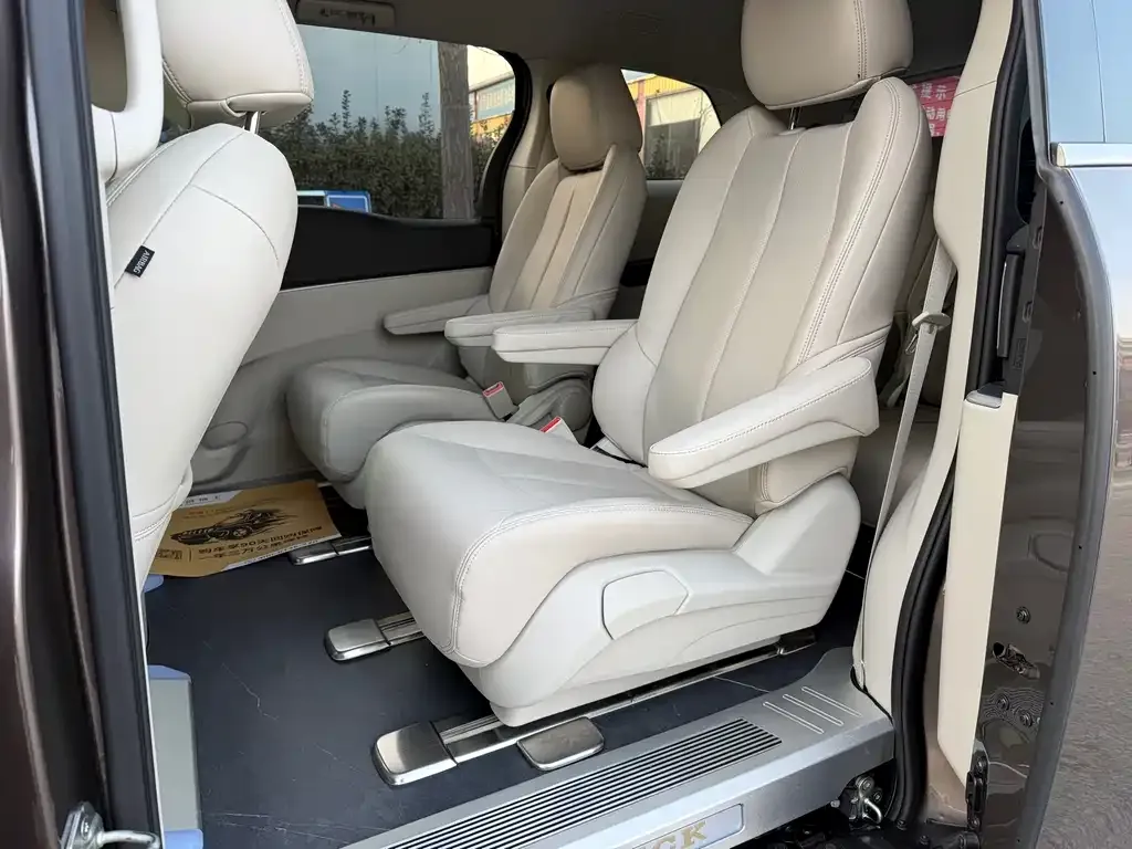 Buick GL8 2023 из CN, фото 9