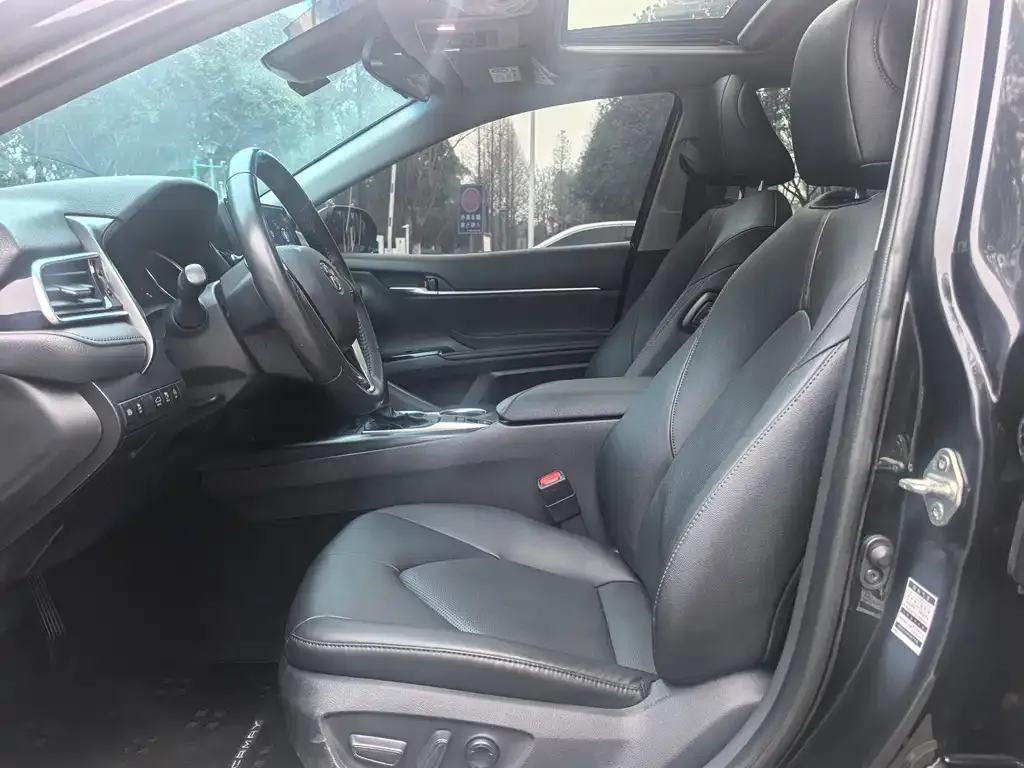 Toyota Camry 2022 из CN, фото 2