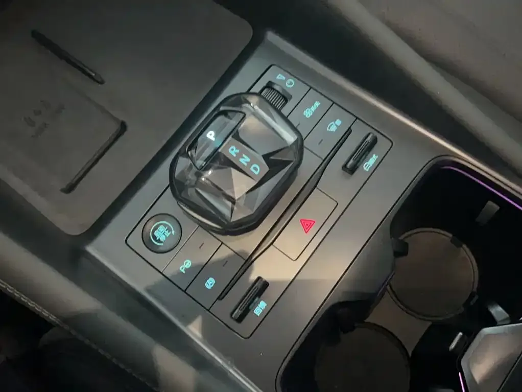 BYD L EV 2025 из CN, фото 5