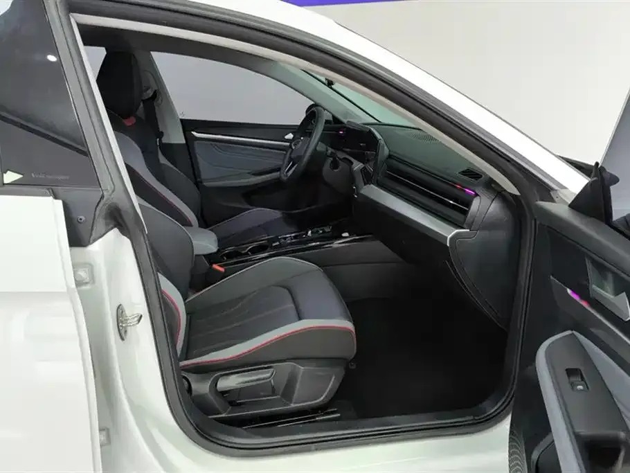 Volkswagen Lamando 2024 из CN, фото 3
