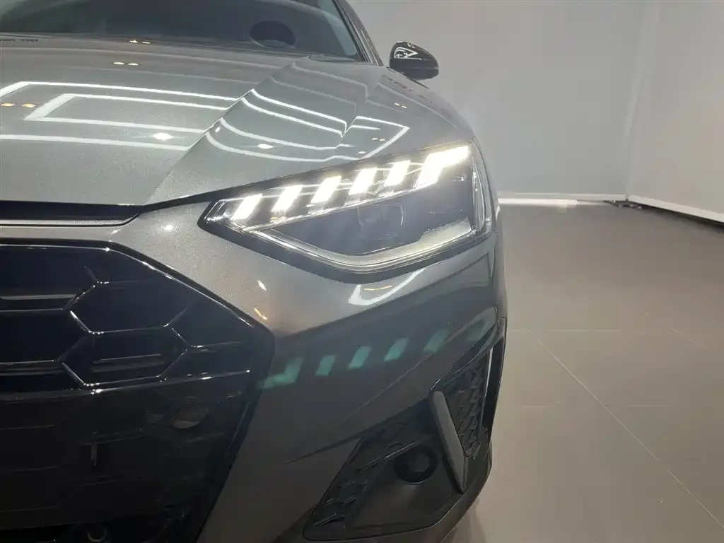 Audi A4L 2023 из CN, фото 4