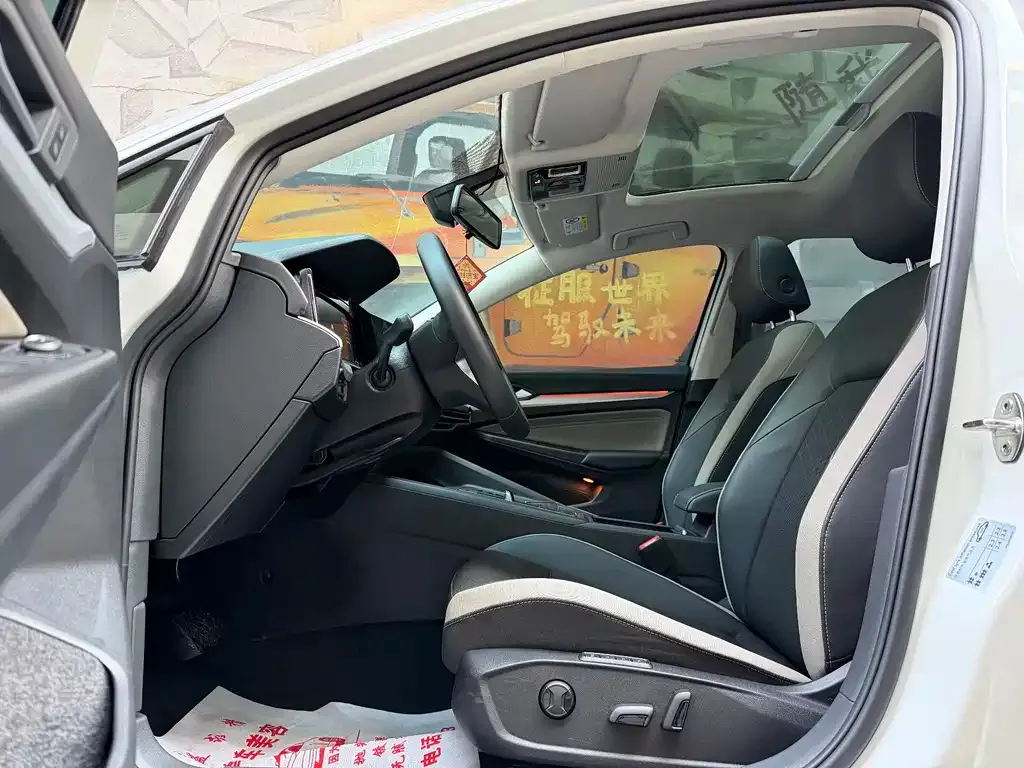 Volkswagen Golf 2023 из CN, фото 8