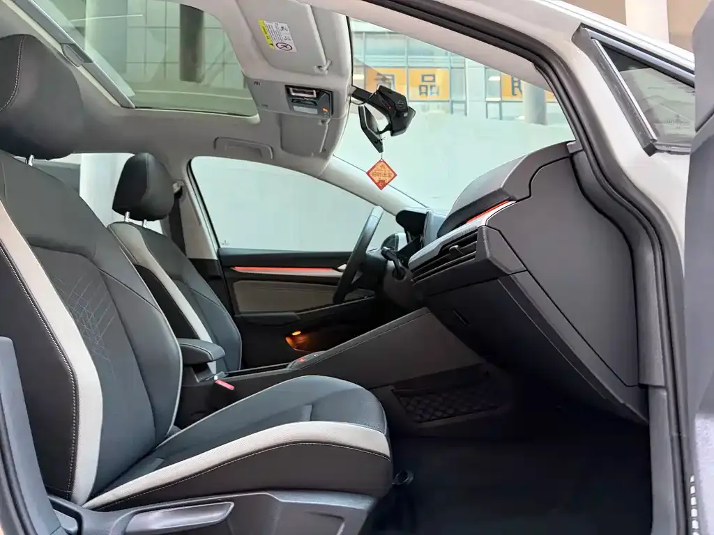 Volkswagen Golf 2023 из CN, фото 7