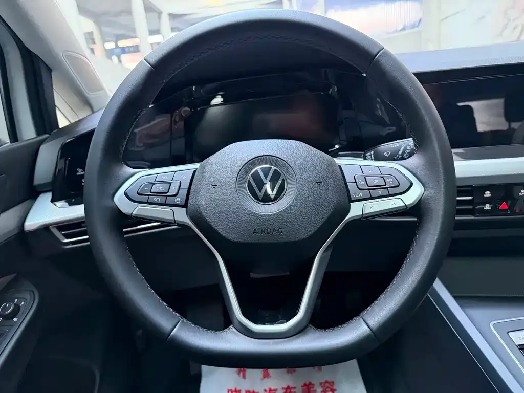 Volkswagen Golf 2023 из CN, фото 10