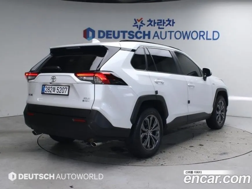 Toyota RAV4 — фото 3