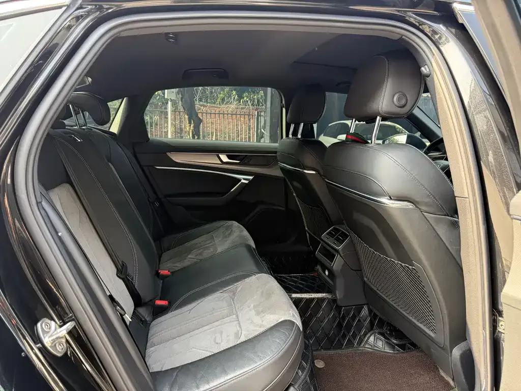 Audi A6L 2022 из CN, фото 9